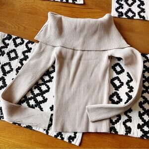 Forever 21 Cream Off the Shoulder Ribbed Sweater Top juniors size small S